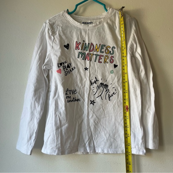 🌼 5/$25 Old Navy Girls Long Sleeve Graphic Tee Shirt Kindness Matters Size 6T - Picture 3 of 6